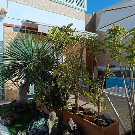 カントリーハウス Solo Adultos, Tuneras