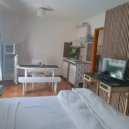 Solo Adultos, Tuneras カントリーハウス *