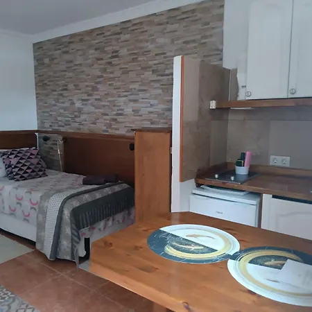 Solo Adultos, Tuneras カントリーハウス *