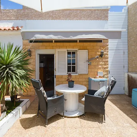 カントリーハウス Solo Adultos, Tuneras