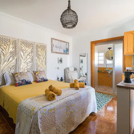 カントリーハウス Solo Adultos, Tuneras