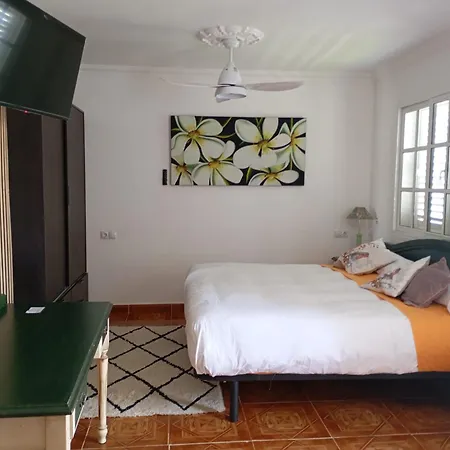 カントリーハウス Solo Adultos, Tuneras *