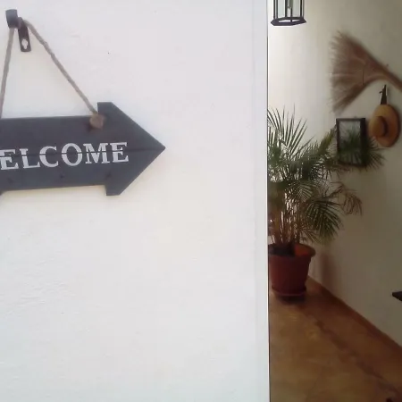 Solo Adultos, Tuneras カントリーハウス *